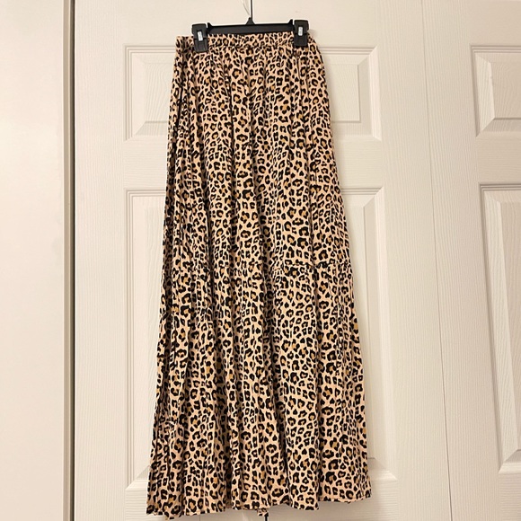 OFF TO BALI SKIRT IN LEOPARD PRINT by Showpo - Picture 5 of 7